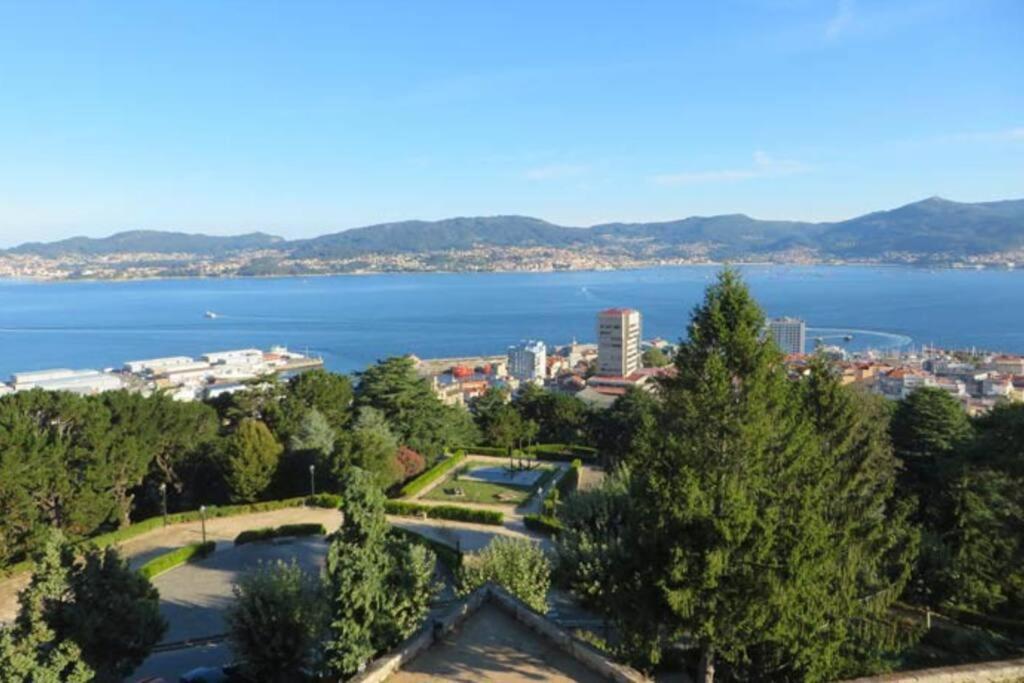 Espacioso Piso Con Garaje Cerca Del Centro De Vigo Luaran gambar